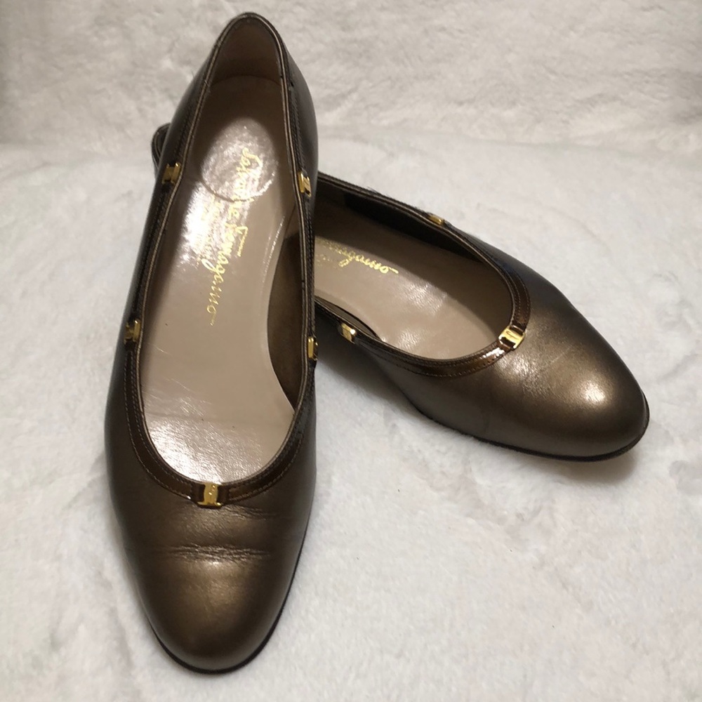 Salvatore Ferragamo flats. Size 8.5. Made in Italy.